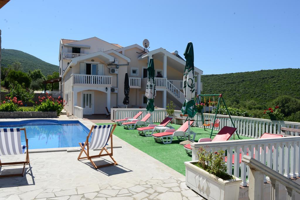 Apartments Vila Lazarevic Tivat Eksteriør bilde