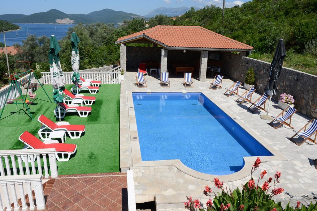 Apartments Vila Lazarevic Tivat Eksteriør bilde