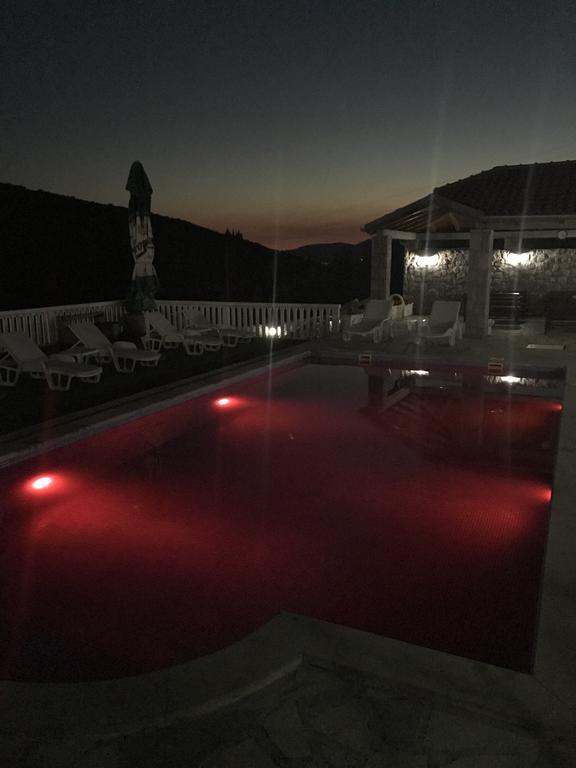 Apartments Vila Lazarevic Tivat Eksteriør bilde