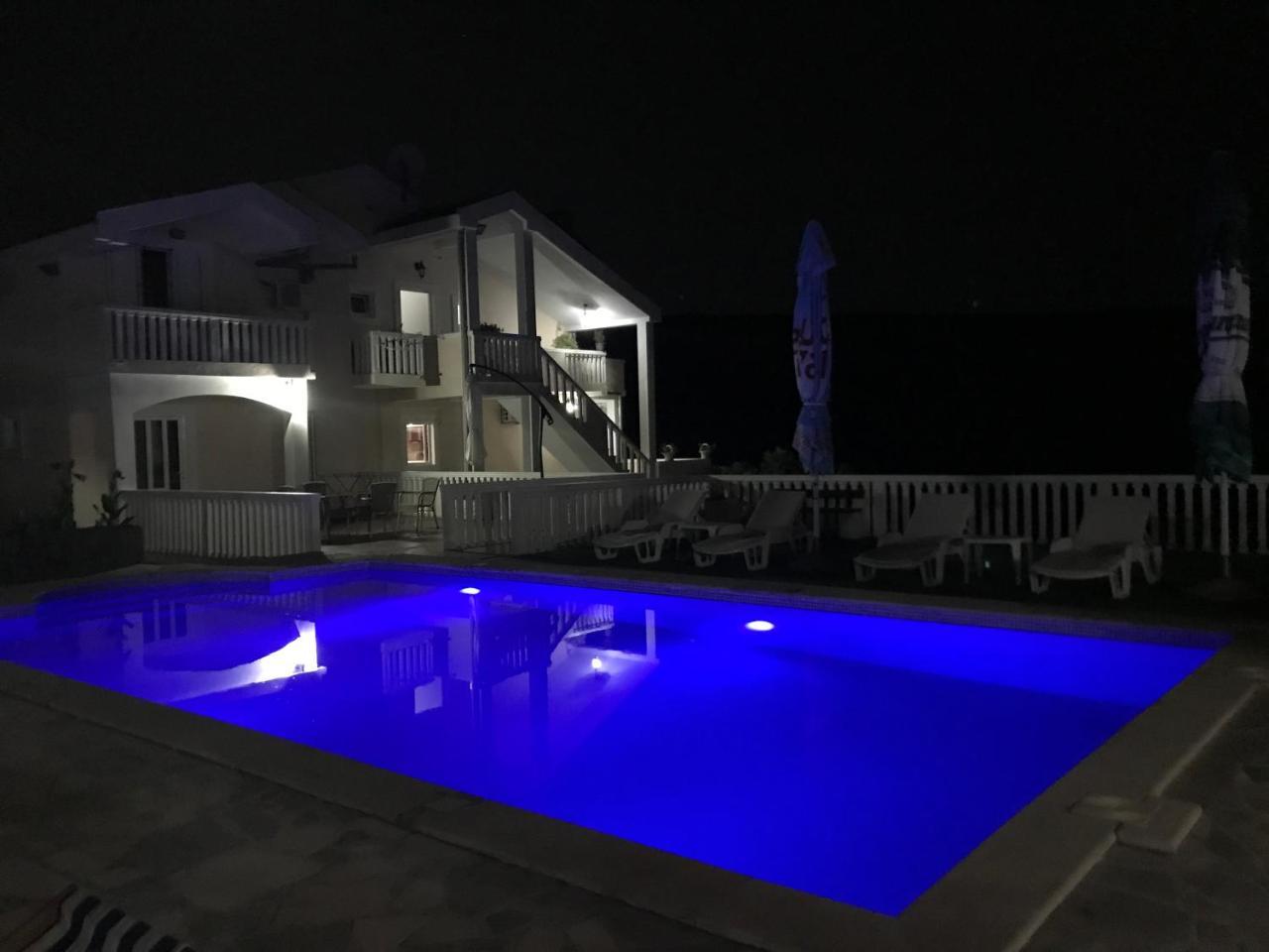 Apartments Vila Lazarevic Tivat Eksteriør bilde