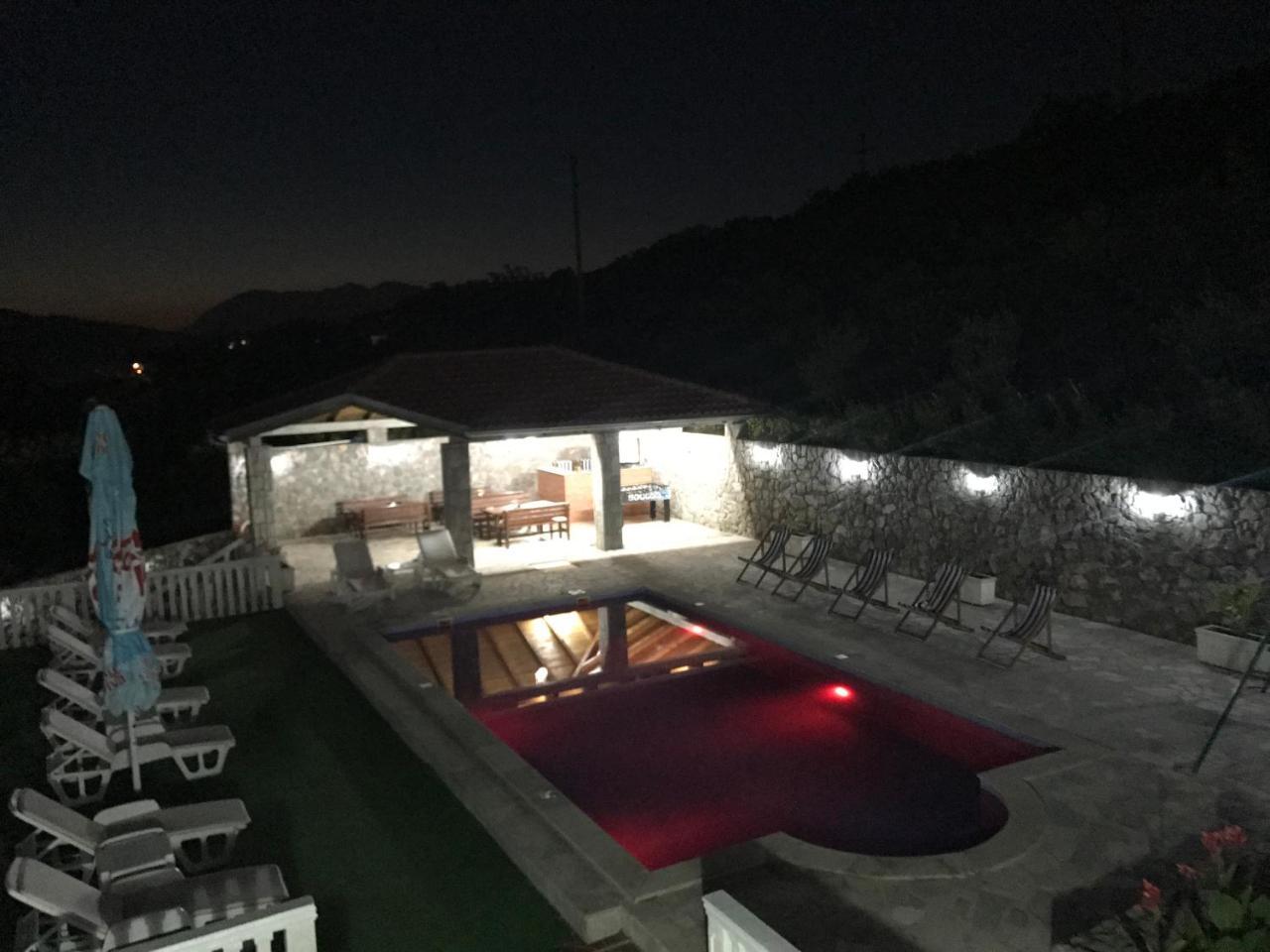 Apartments Vila Lazarevic Tivat Eksteriør bilde