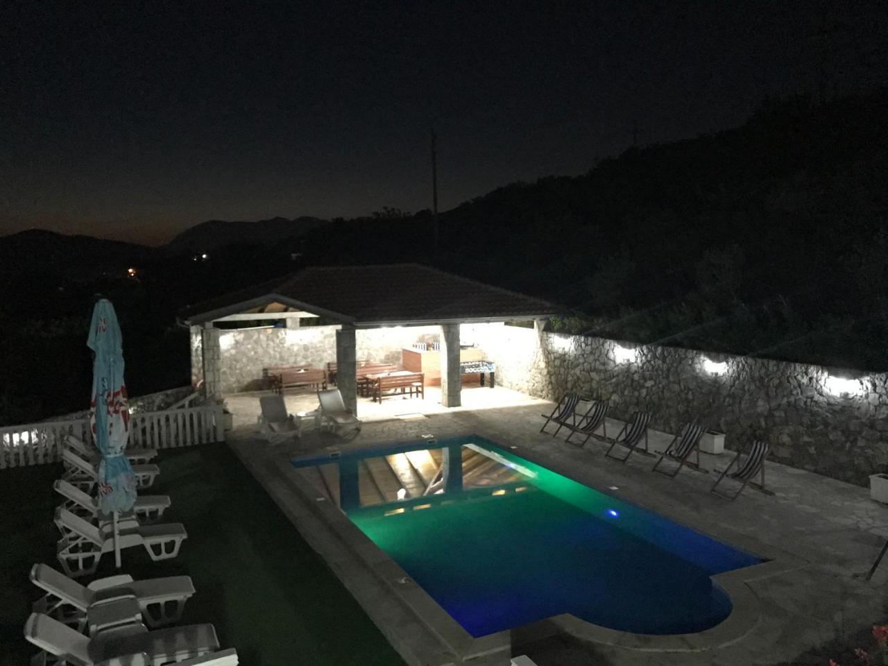 Apartments Vila Lazarevic Tivat Eksteriør bilde