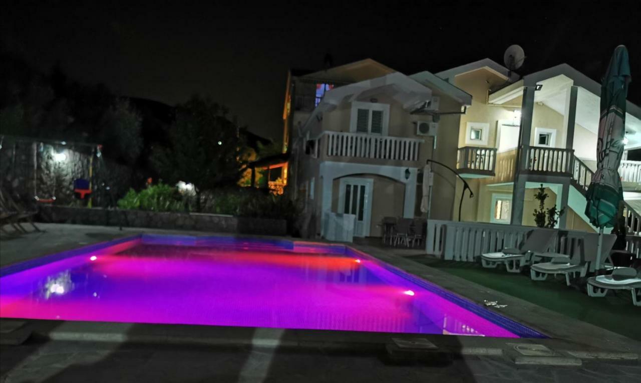 Apartments Vila Lazarevic Tivat Eksteriør bilde