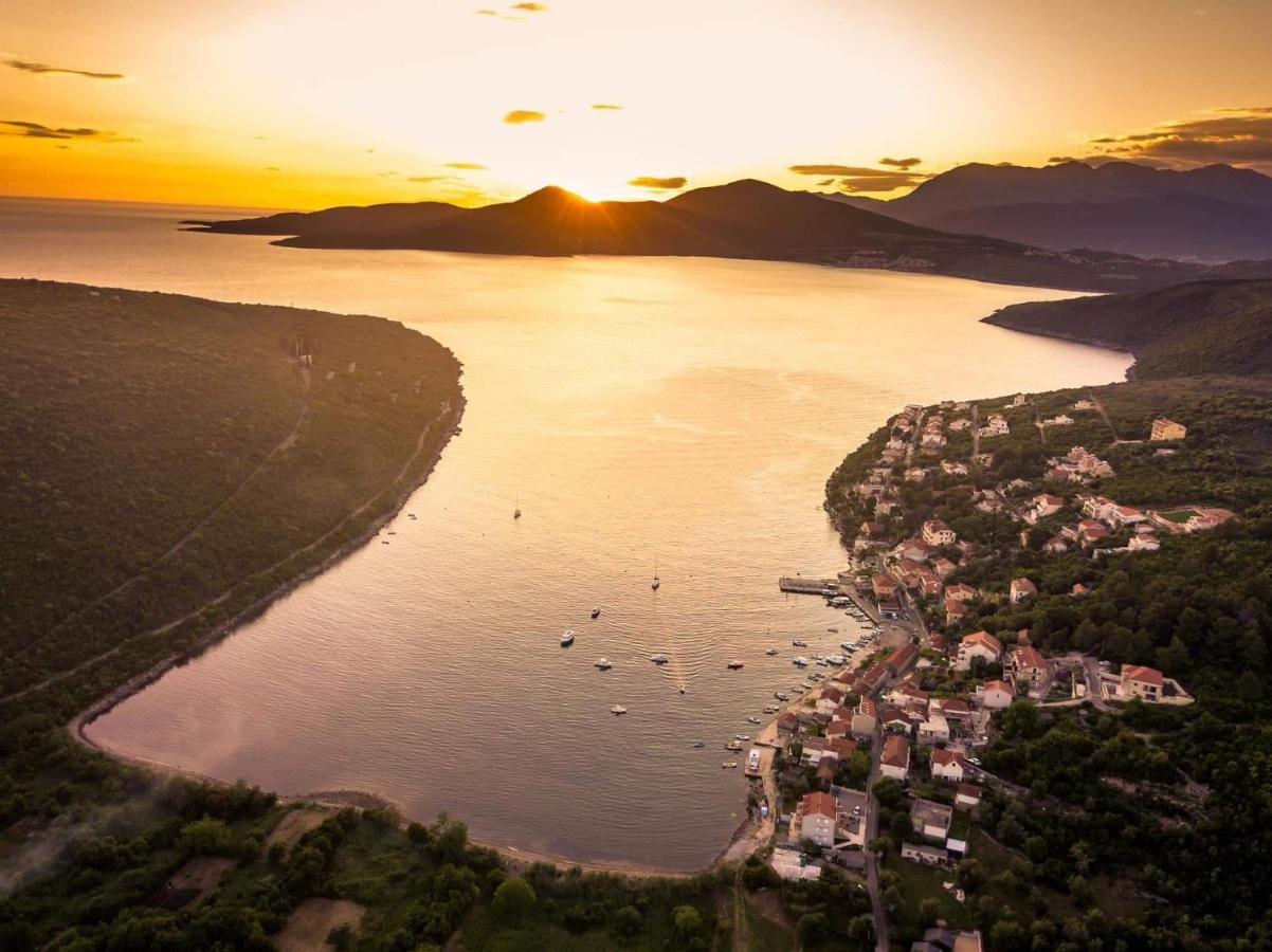 Apartments Vila Lazarevic Tivat Eksteriør bilde